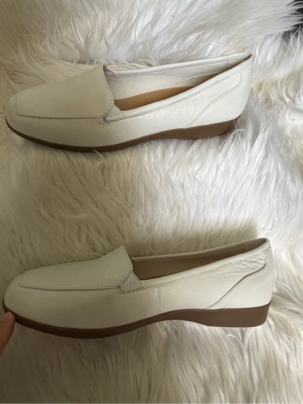 NEW Easy Spirit Loafers Size 9.5W Devitt 15 White Leather Comfort Footbed